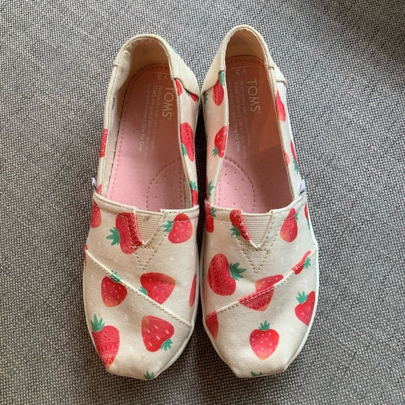Toms Other - TOMS youth sz 3 NEW strawberry🍓